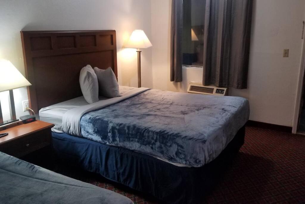 Hotel 2 Queen Beds Hotel Room 222 Wi-Fi Hot Tub Booking Stillwater Exteriér fotografie